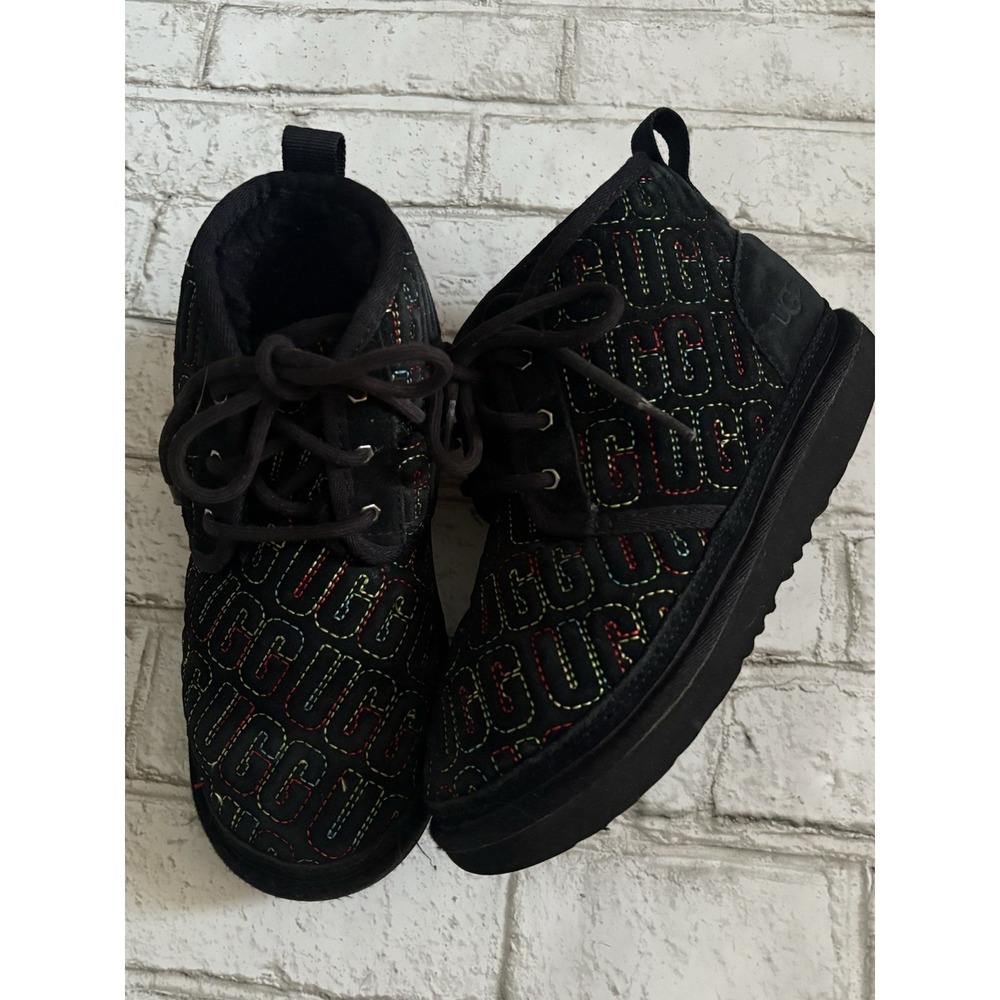 UGG NEUMEL II GRAPHIC STITCH BLACK CHUKKA SUEDE BOOTS KIDS SIZE 3